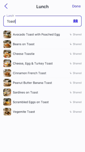 Lilara-Mahlzeiteneingabe f&uuml;r das Mittagessen mit &bdquo;Toast&ldquo; im Suchfeld und passenden geteilten Rezepten darunter, darunter Baked Beans auf Toast und K&auml;se-Toastie